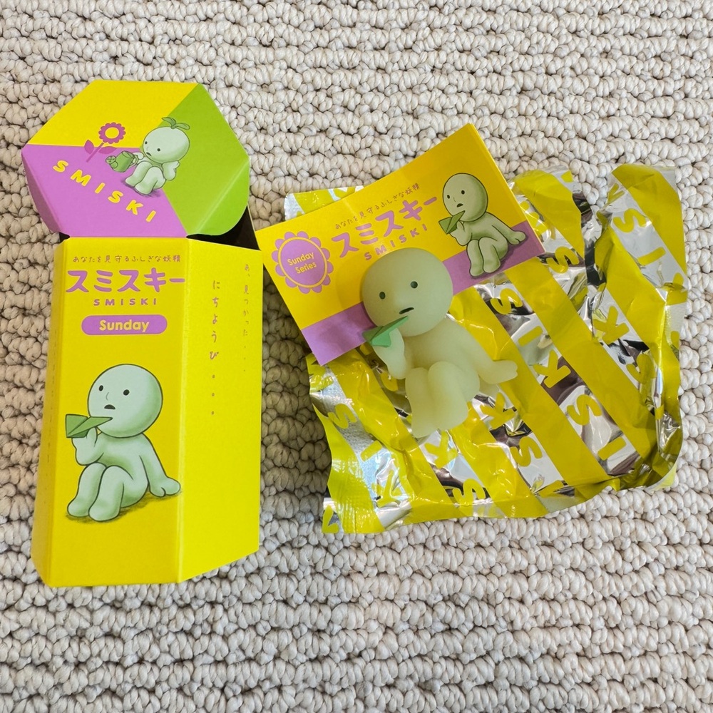 Authentic Brand New w/ Box Smiski Sunday Series Paper Airplane Mini Figure